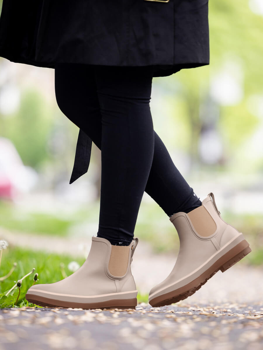 BOGS AMANDA CHELSEA PLUSH II BOOT STONE