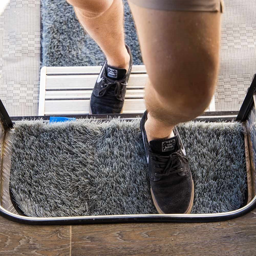 COMPANION CARAVAN DUST-OFF MAT INS STEP 58CMX26CM