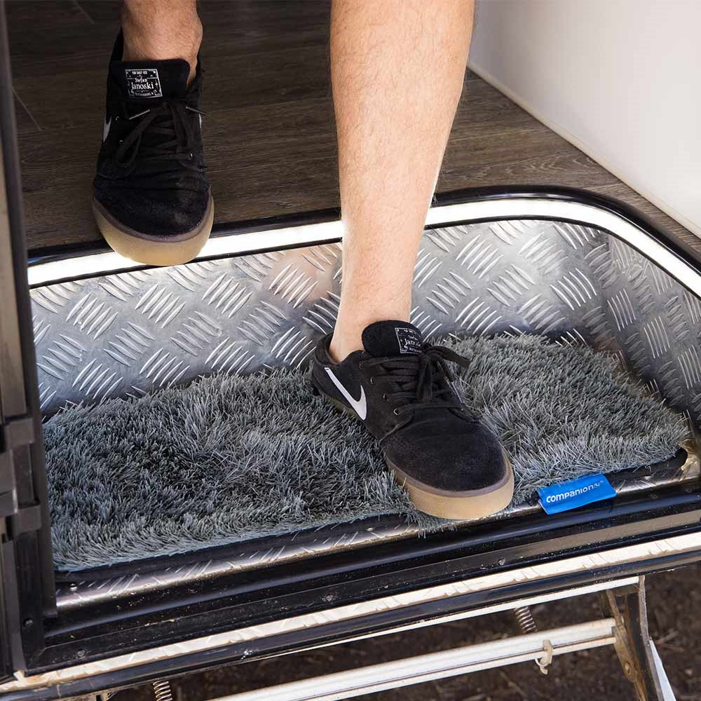 COMPANION CARAVAN DUST-OFF MAT INS STEP 58CMX26CM