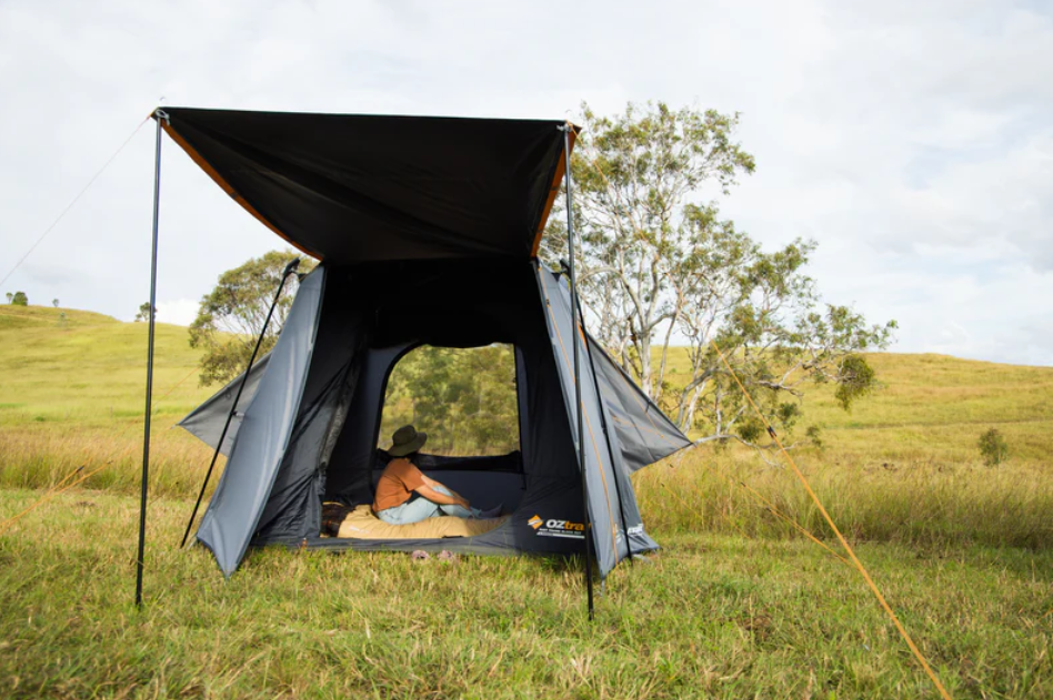OZTRAIL FAST FRAME BLOCKOUT LUMOS TENT 4 PERSON