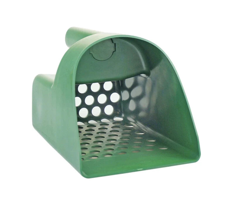 8 1/2" HAND HELD PLASTIC SAND SCOOP - GREEN