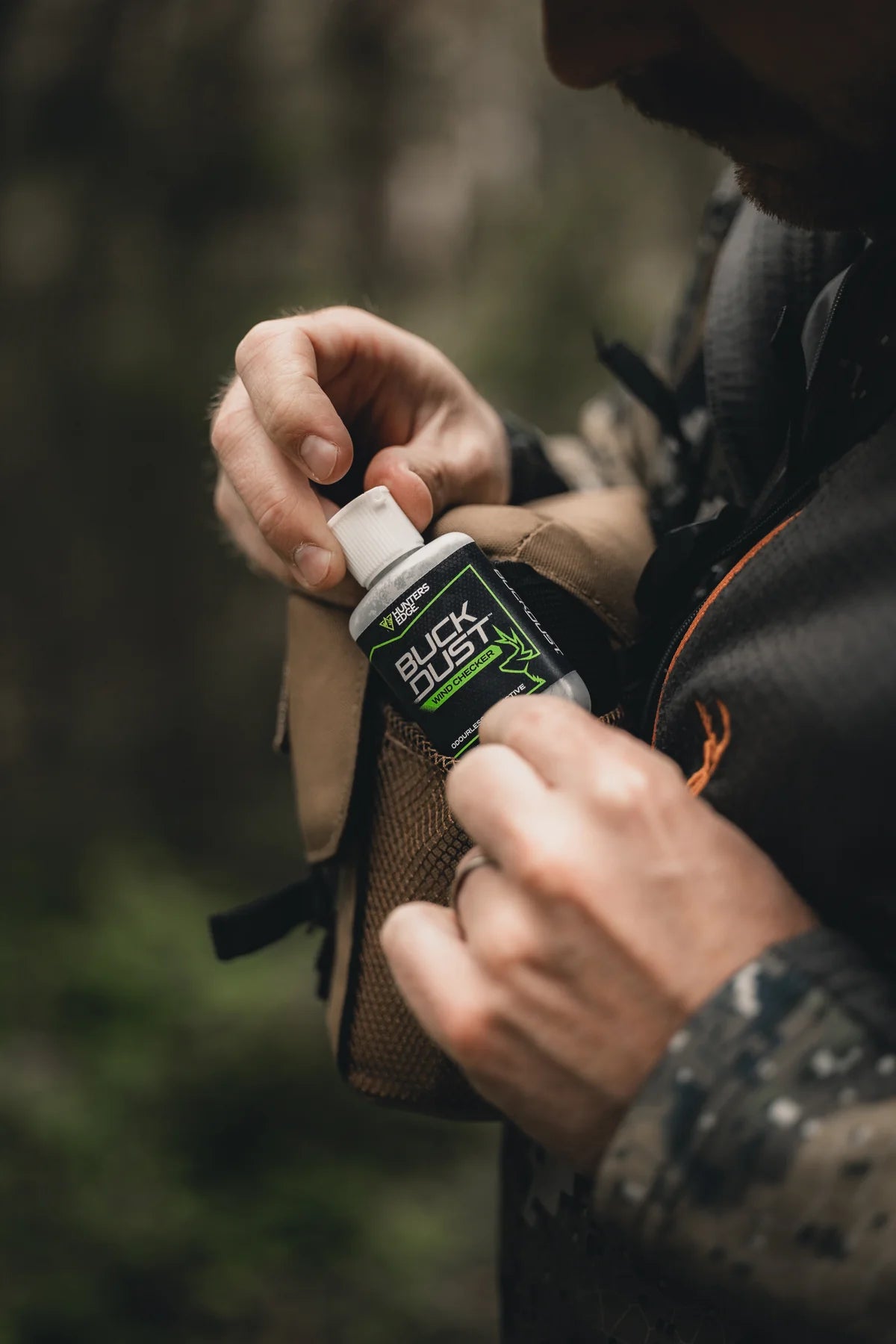 HUNTERS EDGE BUCK DUST WIND CHECKER