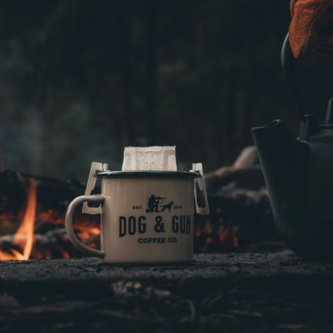 DOG & GUN ENAMEL MUG SANDY TAUPE