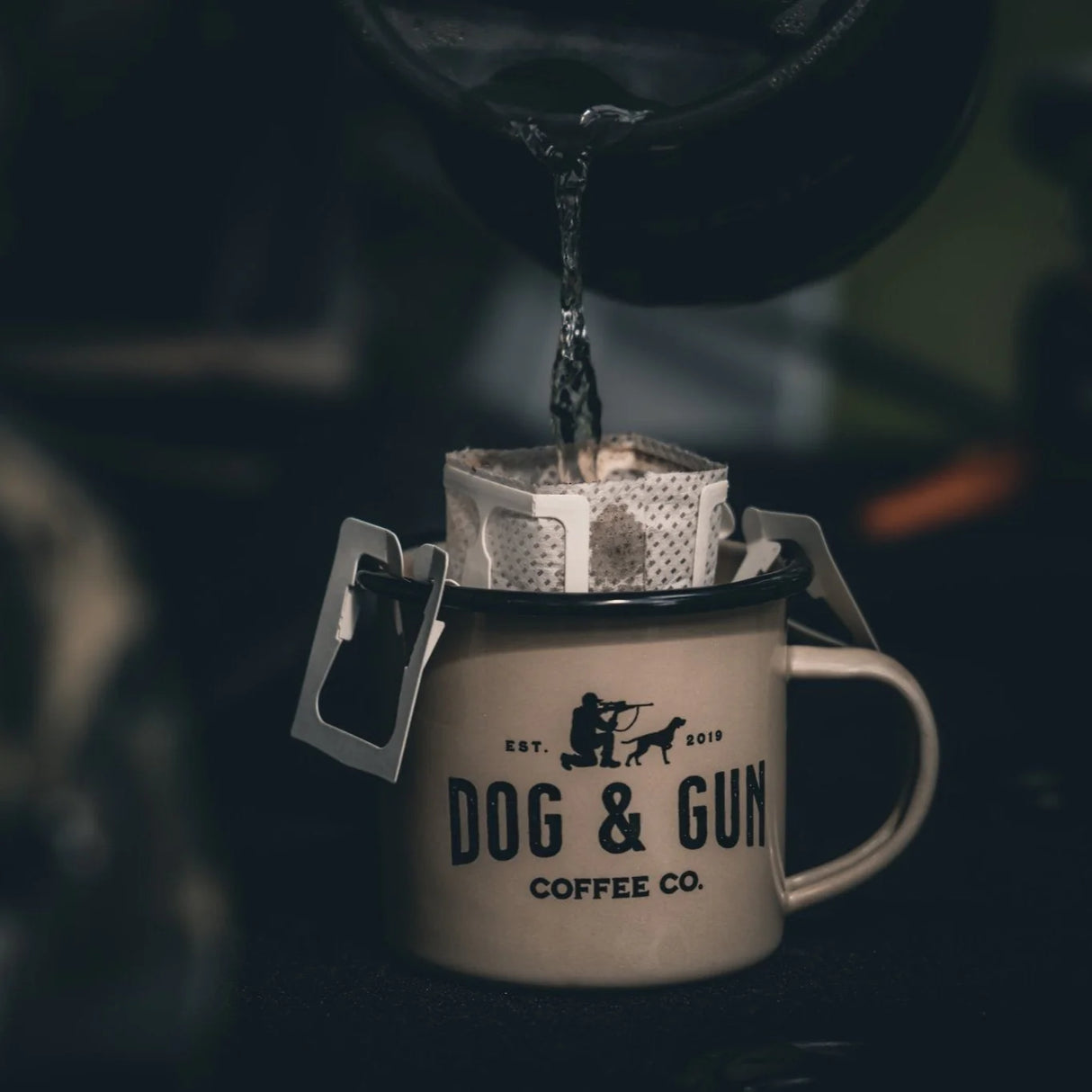 DOG & GUN ENAMEL MUG SANDY TAUPE