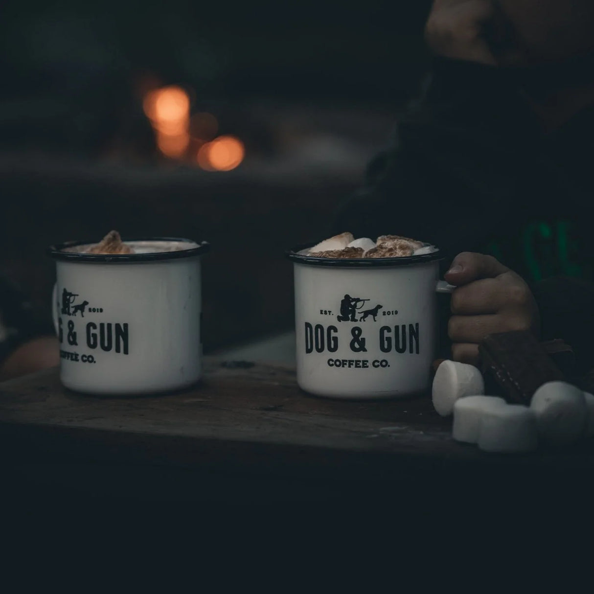 DOG & GUN ENAMEL MUG WHITE