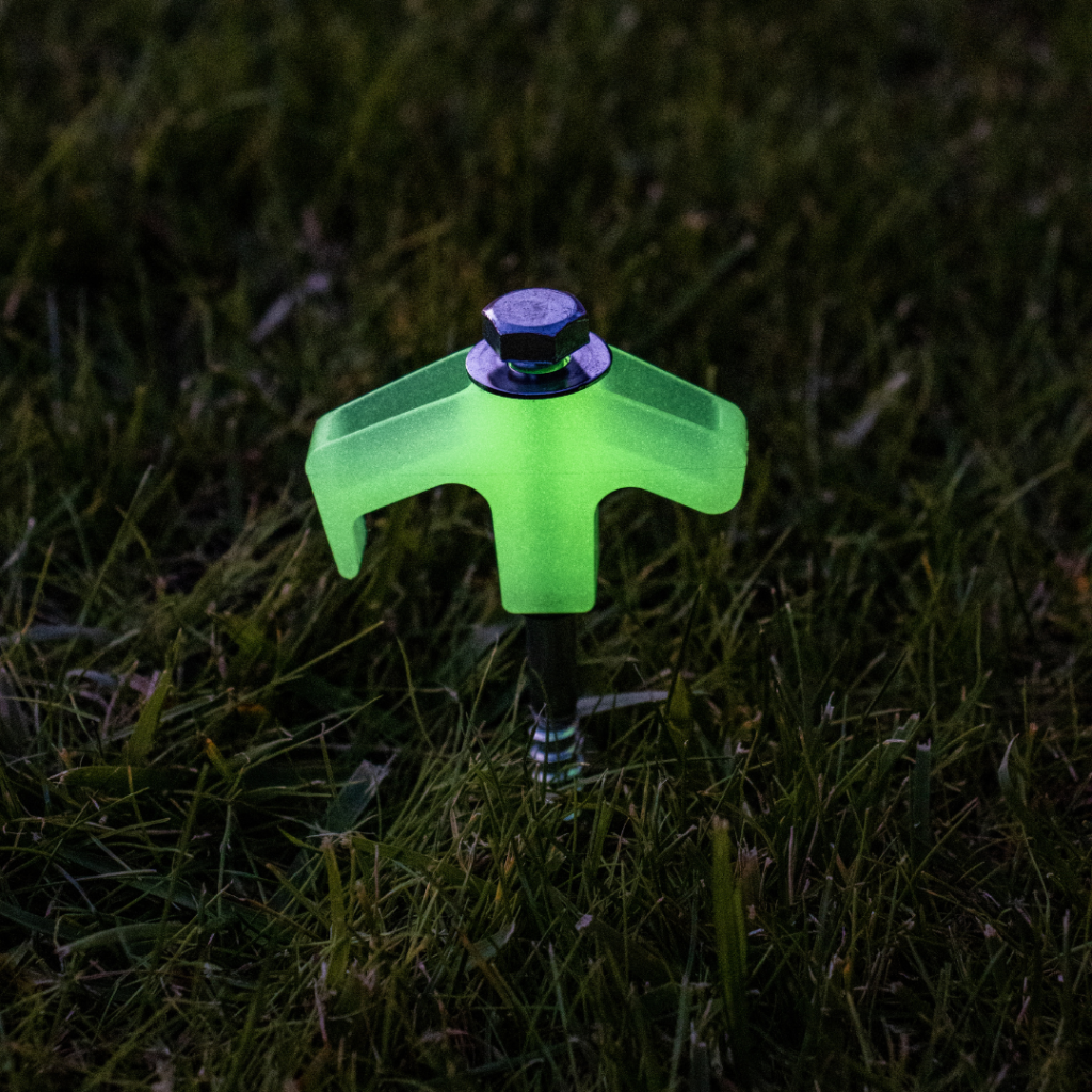 SUPEX 16 PCS GLOW IN THE DARK HARD GROUND SCREW IN PEG KIT