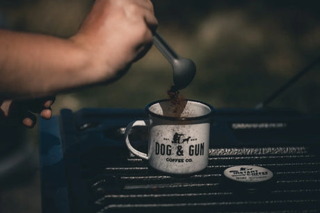 DOG & GUN ENAMEL MUG WHITE